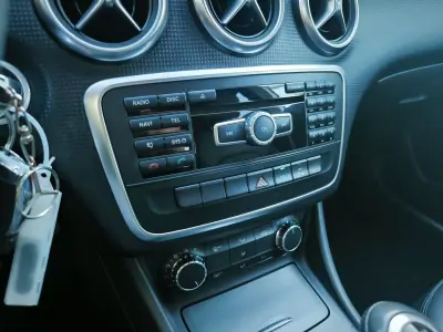 Mercedes-Benz A 160 2014 - 15950 EUR, 64000 km - AUTO.MOTO.pt - 64000km - foto 26 de 34