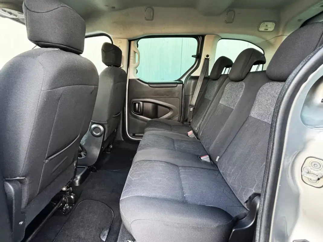 Peugeot Partner 2018 - 14900 EUR, 140000 km - AUTO.MOTO.pt - 140000km - foto 13 de 37