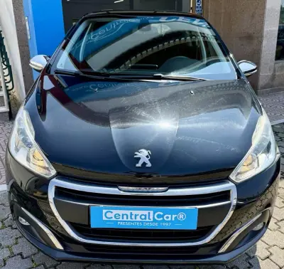 Peugeot 208 2017 - 9950 EUR, 71000 km - AUTO.MOTO.pt - 71000km - foto 4 de 24