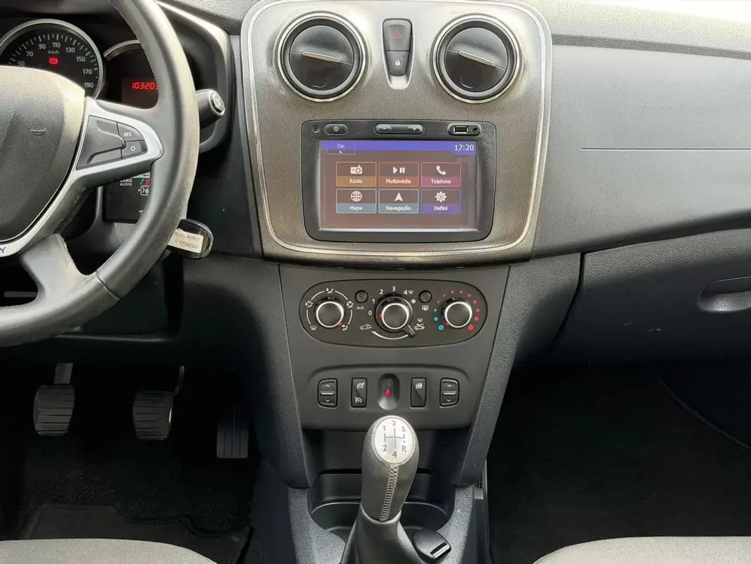 Dacia Sandero 2017 - 9900 EUR, 103200 km - AUTO.MOTO.pt - 103200km - foto 7 de 24