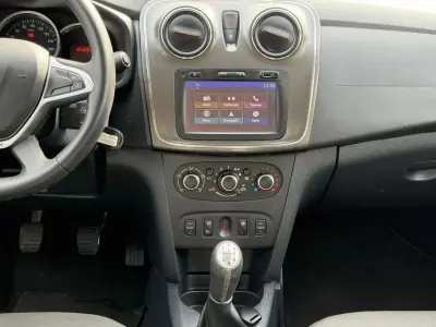 Dacia Sandero 2017 - 9900 EUR, 103200 km - AUTO.MOTO.pt - 103200km - foto 7 de 24