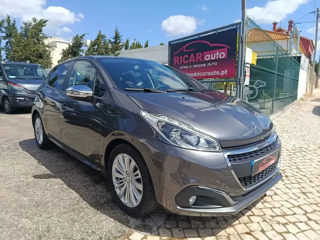 Peugeot 208 2019 - 11900 EUR, 104199 km - AUTO.MOTO.pt - 104199km - foto 1 de 26