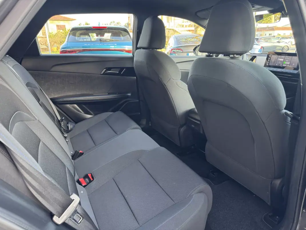 MG MG4 2022 - 18990 EUR, 77000 km - AUTO.MOTO.pt - 77000km - foto 17 de 36