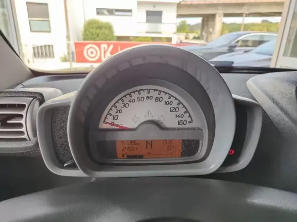 Smart Fortwo Cabrio 2009 - 5750 EUR, 141300 km - AUTO.MOTO.pt - 141300km - foto 24 de 30