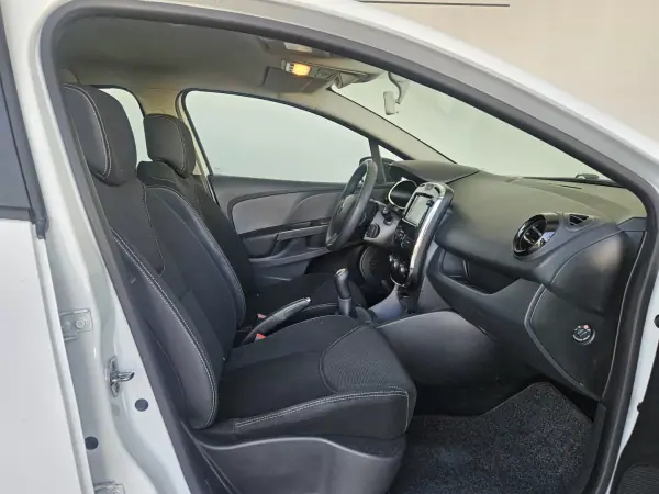 Renault Clio 2013 - 6750 EUR, 285000 km - AUTO.MOTO.pt - 285000km - foto 7 de 9