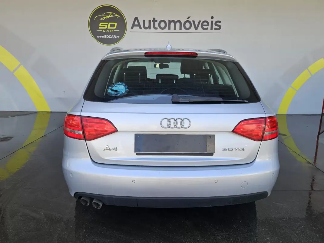 Audi A4 Avant 2010 - 9750 EUR, 298000 km - AUTO.MOTO.pt - 298000km - foto 3 de 7