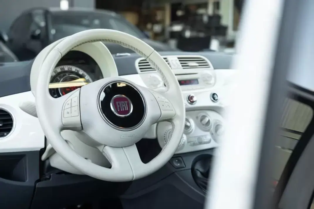 Fiat 500 2012 - 8600 EUR, 131000 km - 131000km - foto 7 de 17