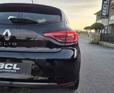 Renault Clio 2022 - 14500 EUR, 104000 km - AUTO.MOTO.pt - 104000km - foto 10 de 43