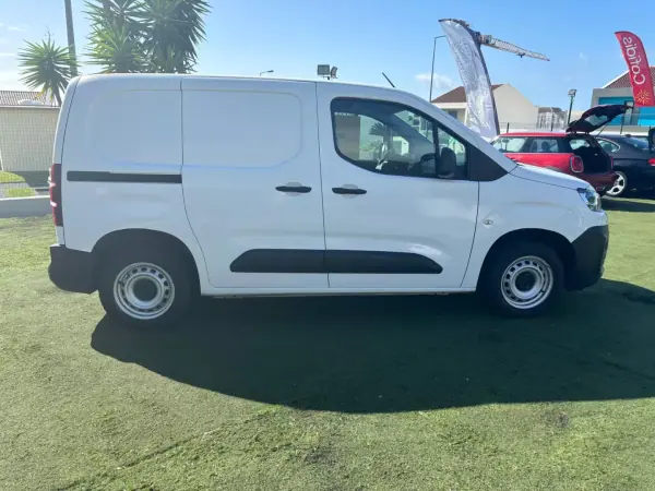 Citroën Berlingo 2020 - 18490 EUR, 101460 km - AUTO.MOTO.pt - 101460km - foto 4 de 12