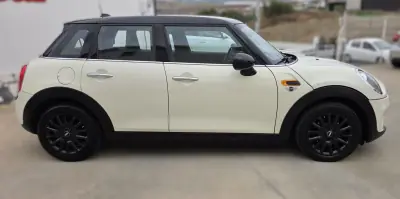 MINI 5 Portas 2018 - 13995 EUR, 77700 km - 77700km - foto 5 de 17