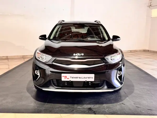 Kia Stonic 2025 - 19900 EUR, 6048 km - AUTO.MOTO.pt - 6048km - foto 2 de 24