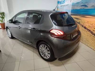 Peugeot 208 2019 - 10300 EUR, 58000 km - AUTO.MOTO.pt - 58000km - foto 6 de 25