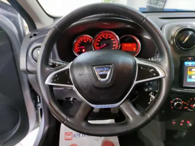 Dacia Sandero 2020 - 11750 EUR, 54000 km - AUTO.MOTO.pt - 54000km - foto 14 de 25