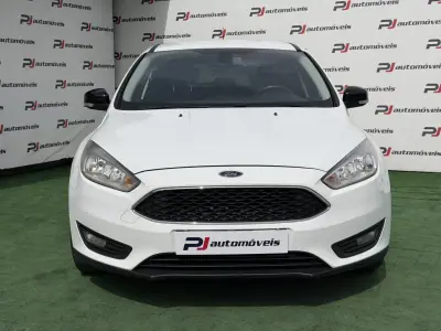 Ford Focus SW 2015 - 9990 EUR, 215089 km - AUTO.MOTO.pt - 215089km - foto 3 de 5