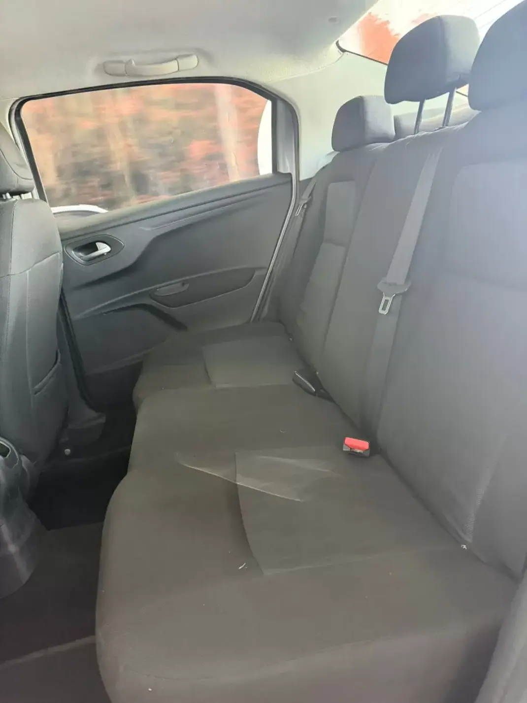 Citroën C-Elysée 2018 - 9900 EUR, 145950 km - AUTO.MOTO.pt - 145950km - foto 12 de 12