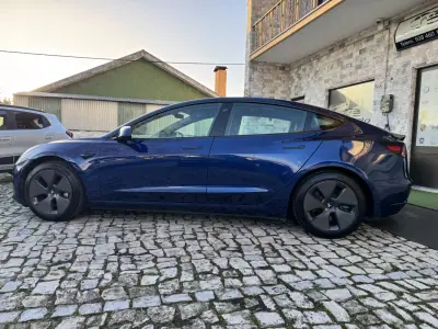 Tesla Model 3 2021 - 26500 EUR, 105000 km - AUTO.MOTO.pt - 105000km - foto 4 de 37