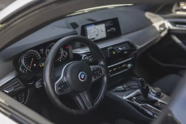 BMW 520 2018 - 29990 EUR, 144060 km - AUTO.MOTO.pt - 144060km - foto 15 de 41