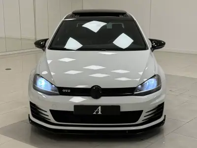 Volkswagen Golf 2013 - 19890 EUR, 186000 km - AUTO.MOTO.pt - 186000km - foto 17 de 44