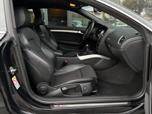 Audi A5 2010 - 17990 EUR, 157000 km - AUTO.MOTO.pt - 157000km - foto 12 de 20