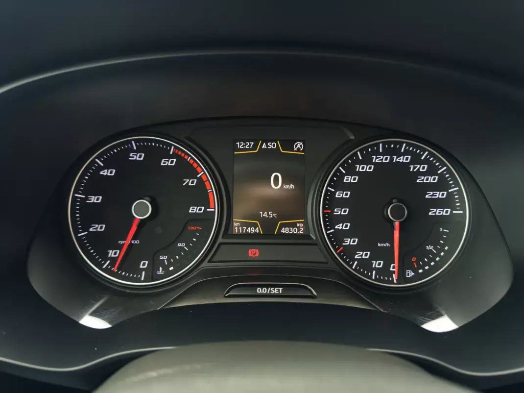 SEAT Leon 2016 - 12990 EUR, 117000 km - AUTO.MOTO.pt - 117000km - foto 17 de 26