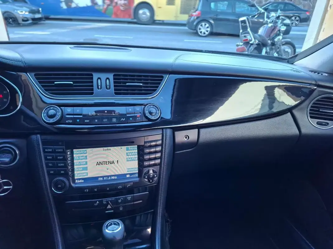 Mercedes-Benz CLS 320 2006 - 14900 EUR, 299952 km - 299952km - foto 33 de 38