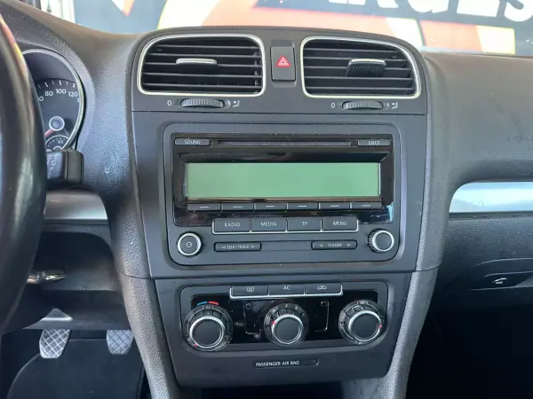 Volkswagen Golf 2009 - 10900 EUR, 161468 km - AUTO.MOTO.pt - 161468km - foto 18 de 25