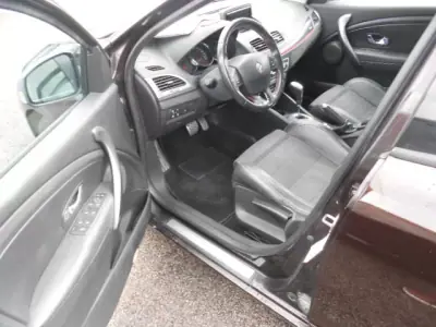 Renault Mégane 2013 - 9750 EUR, 218367 km - AUTO.MOTO.pt - 218367km - foto 11 de 17