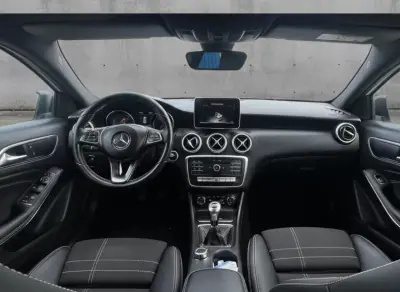 Mercedes-Benz A 180 2017 - 16500 EUR, 160000 km - AUTO.MOTO.pt - 160000km - foto 2 de 7