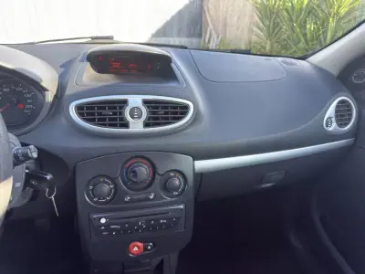 Renault Clio 2009 - 5950 EUR, 110000 km - AUTO.MOTO.pt - 110000km - foto 13 de 14