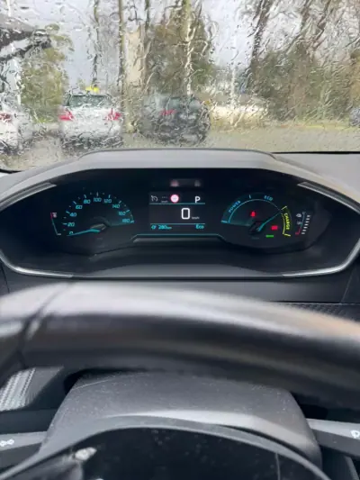 Peugeot e-208 2020 - 15000 EUR, 99692 km - AUTO.MOTO.pt - 99692km - foto 19 de 20