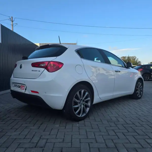 Alfa Romeo Giulietta 2016 - 10950 EUR, 172955 km - AUTO.MOTO.pt - 172955km - foto 5 de 32