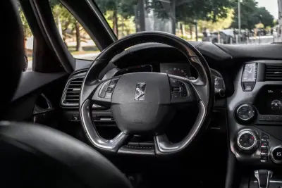 Citroën DS5 2013 - 8900 EUR, 242219 km - AUTO.MOTO.pt - 242219km - foto 33 de 38