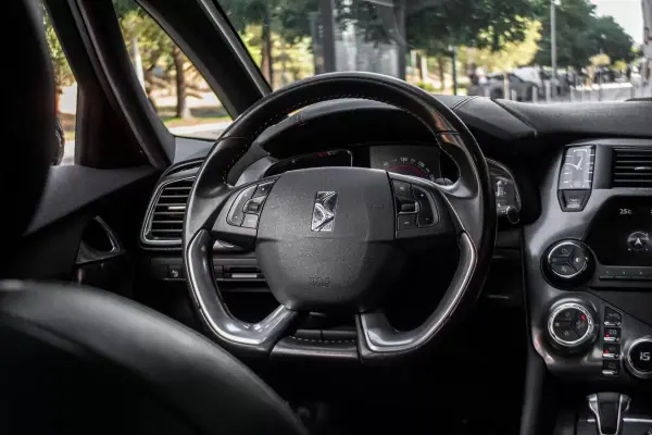 Citroën DS5 2013 - 8900 EUR, 242219 km - AUTO.MOTO.pt - 242219km - foto 33 de 38