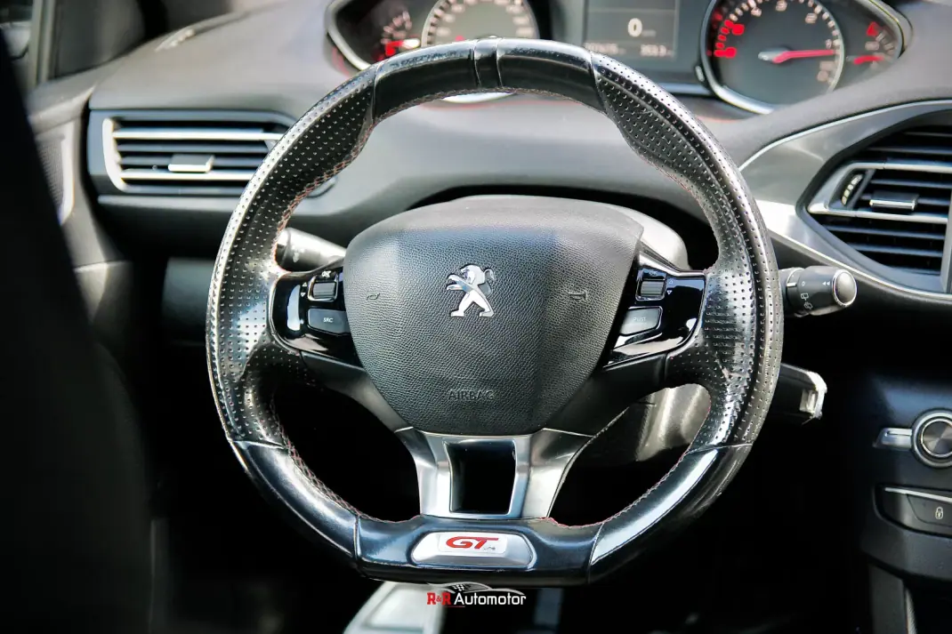 Peugeot 308 SW 2016 - 11800 EUR, 201000 km - AUTO.MOTO.pt - 201000km - foto 35 de 36