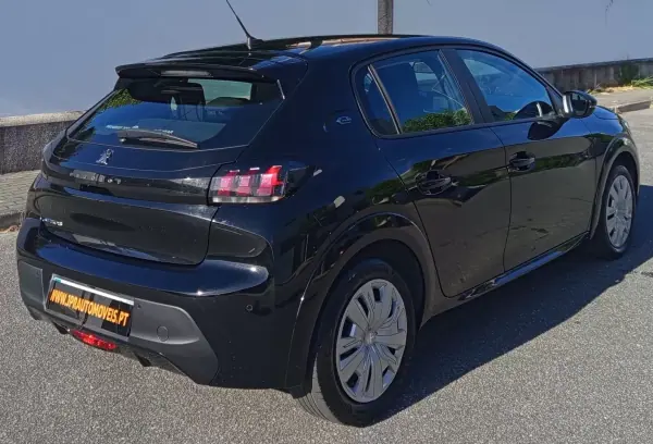 Peugeot e-208 2020 - 15990 EUR, 77600 km - AUTO.MOTO.pt - 77600km - foto 5 de 18