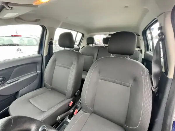 Dacia Sandero 2019 - 10500 EUR, 53499 km - AUTO.MOTO.pt - 53499km - foto 11 de 26