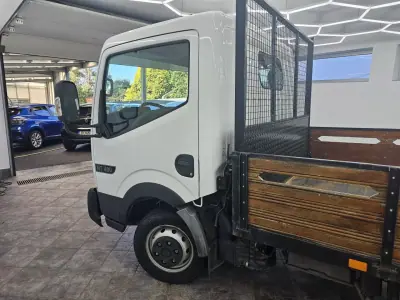 Nissan Cabstar 2017 — foto 5 de 37