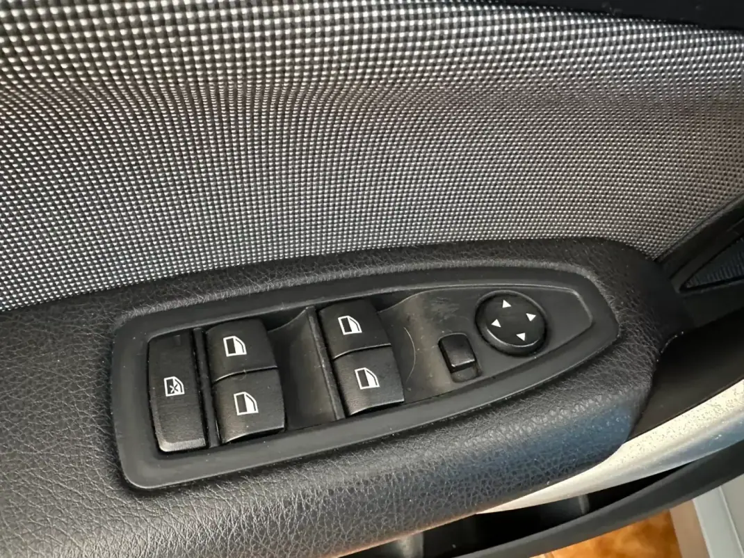 BMW 116 2012 - 13900 EUR, 223396 km - AUTO.MOTO.pt - 223396km - foto 9 de 25