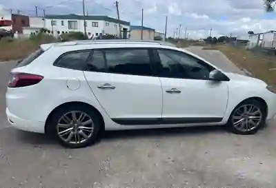 Renault Mégane Sport Tourer 2011 - 4999 EUR, 257000 km - AUTO.MOTO.pt - 257000km - foto 5 de 15