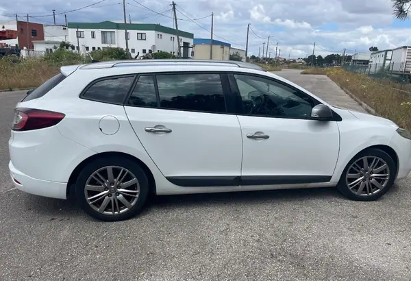 Renault Mégane Sport Tourer 2011 - 4999 EUR, 257000 km - AUTO.MOTO.pt - 257000km - foto 5 de 15