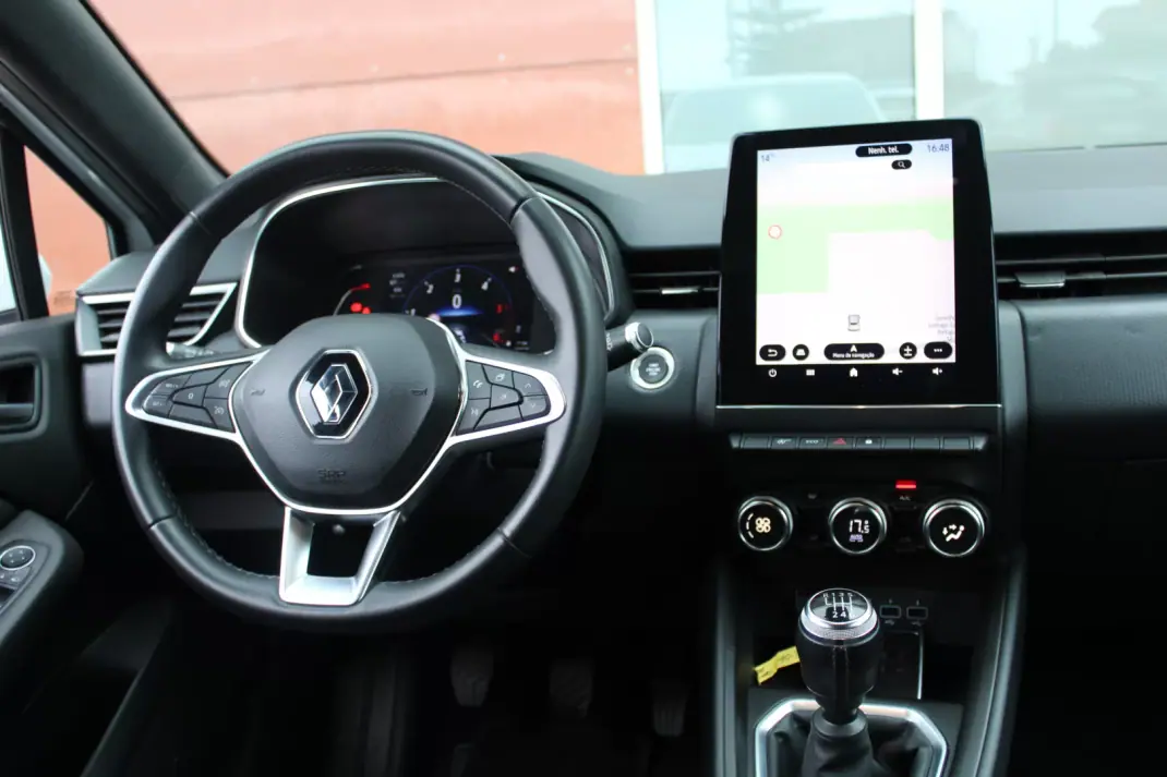 Renault Clio 2021 - 15990 EUR, 117000 km - AUTO.MOTO.pt - 117000km - foto 16 de 29