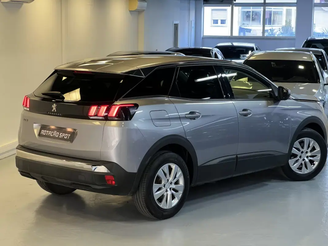 Peugeot 3008 2019 - 13990 EUR, 110000 km - AUTO.MOTO.pt - 110000km - foto 23 de 27