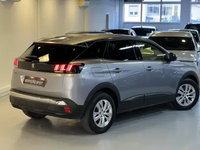 Peugeot 3008 2019 - 13990 EUR, 110000 km - AUTO.MOTO.pt - 110000km - foto 23 de 27