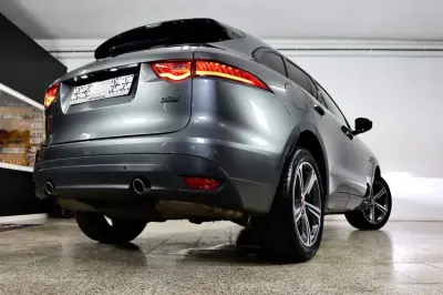 Jaguar F-Pace 2018 - 33900 EUR, 70000 km - AUTO.MOTO.pt - 70000km - foto 35 de 39