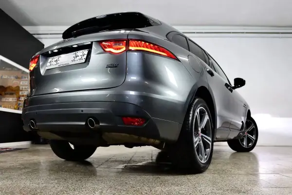 Jaguar F-Pace 2018 - 33900 EUR, 70000 km - AUTO.MOTO.pt - 70000km - foto 35 de 39