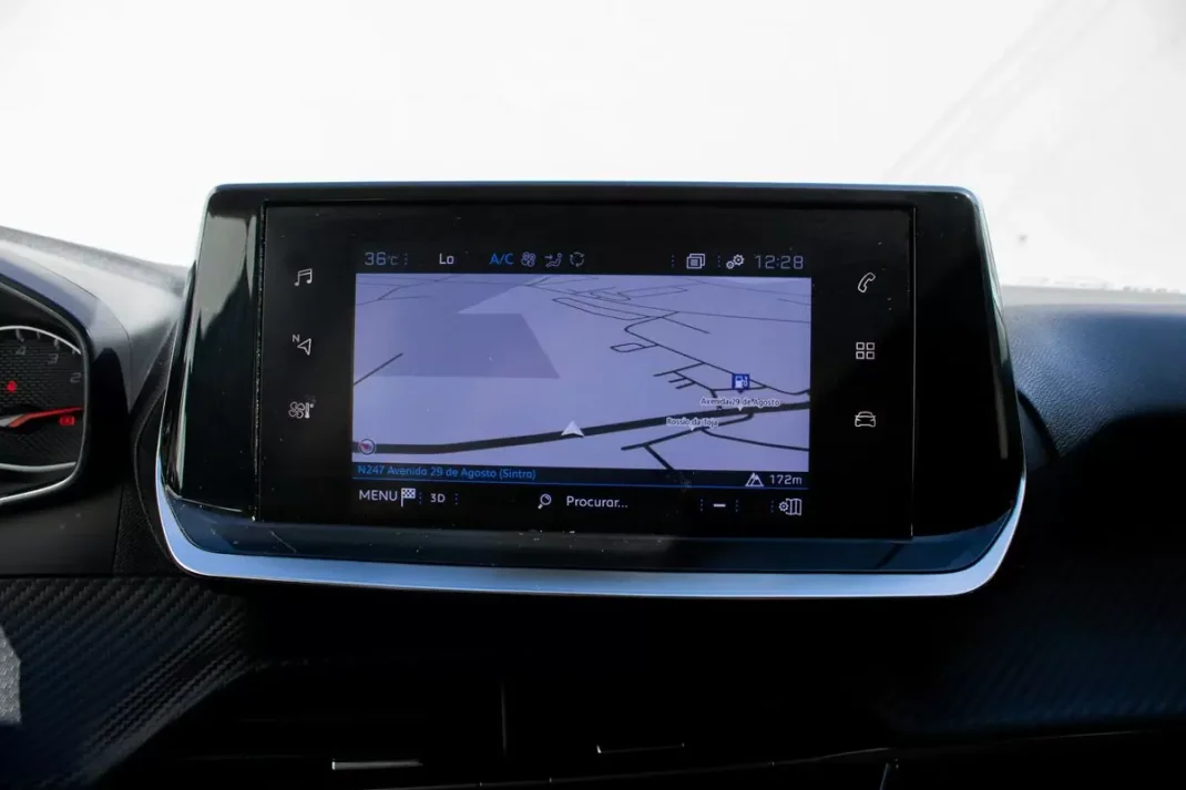 Peugeot 208 2023 - 16999 EUR, 96737 km - AUTO.MOTO.pt - 96737km - foto 21 de 34