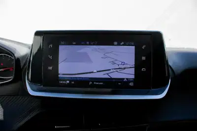 Peugeot 208 2023 - 16999 EUR, 96737 km - AUTO.MOTO.pt - 96737km - foto 21 de 34