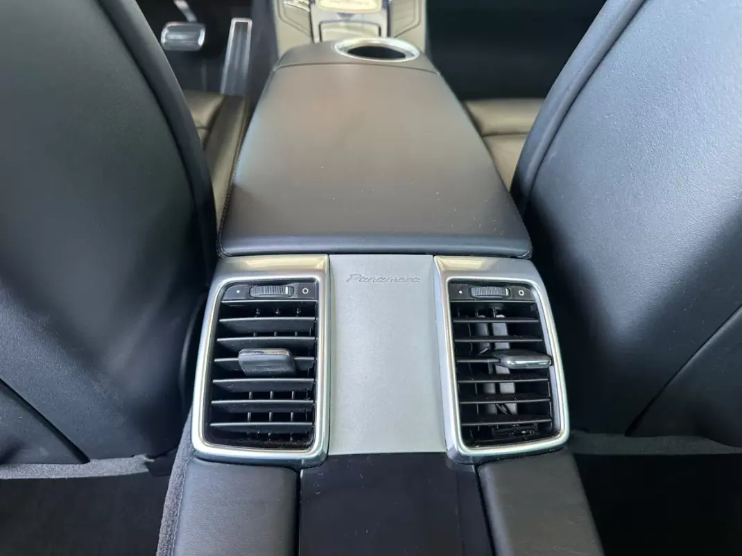 Porsche Panamera 2015 - 39900 EUR, 124815 km - 124815km - foto 34 de 41