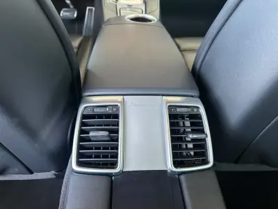 Porsche Panamera 2015 - 39900 EUR, 124815 km - AUTO.MOTO.pt - 124815km - foto 34 de 41