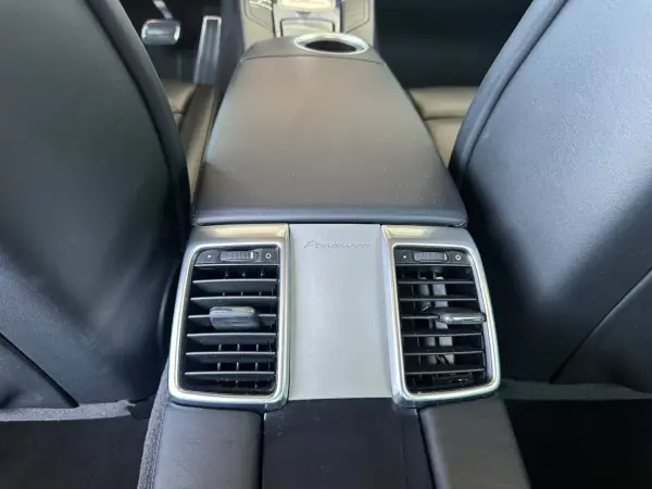 Porsche Panamera 2015 - 39900 EUR, 124815 km - AUTO.MOTO.pt - 124815km - foto 34 de 41